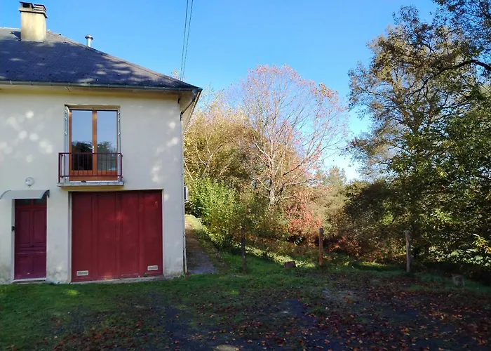 Maisonette Next To Woodland
